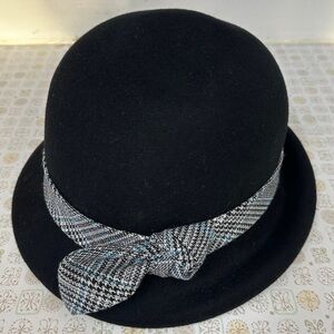 Elegant Black Hat with Houndstooth Band